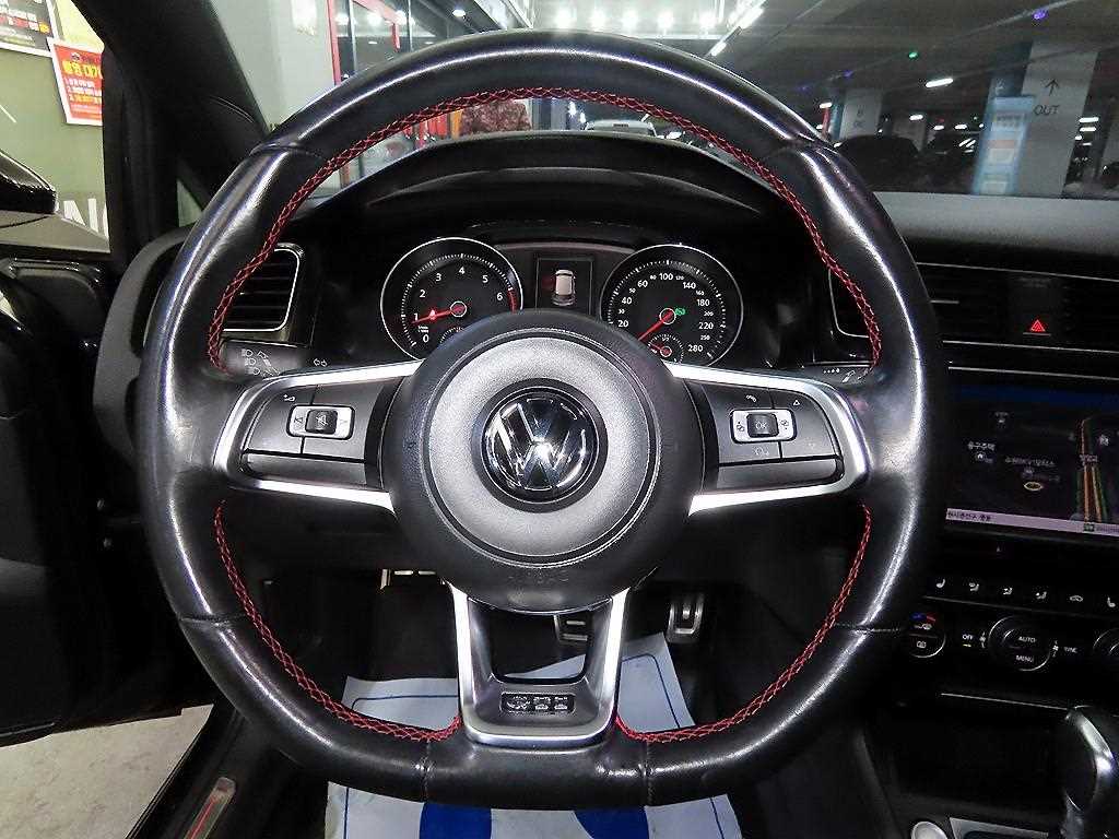 Volkswagen Golf - Vista 8