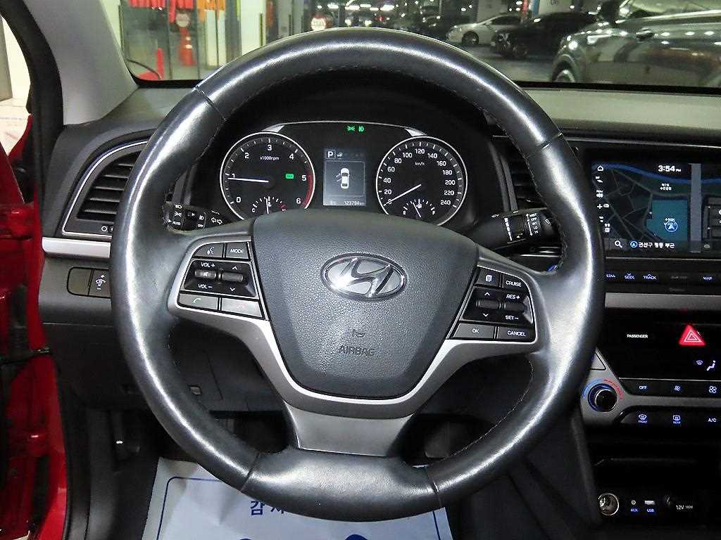 HYUNDAI Avante - Vista 8