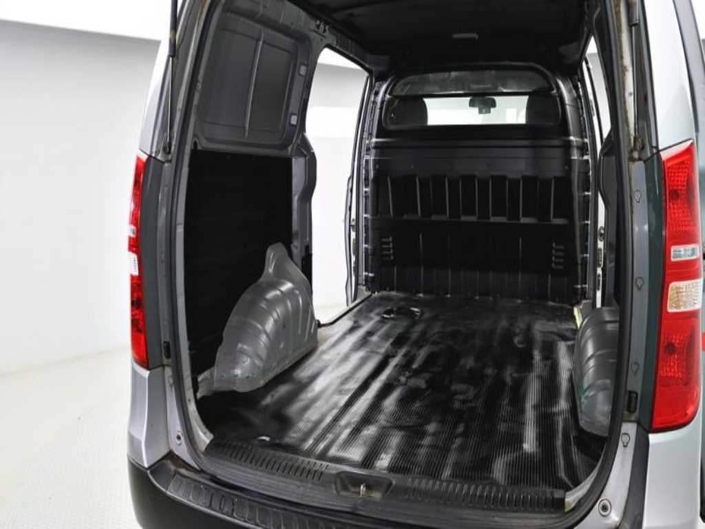 HYUNDAI Starex - Vista 7