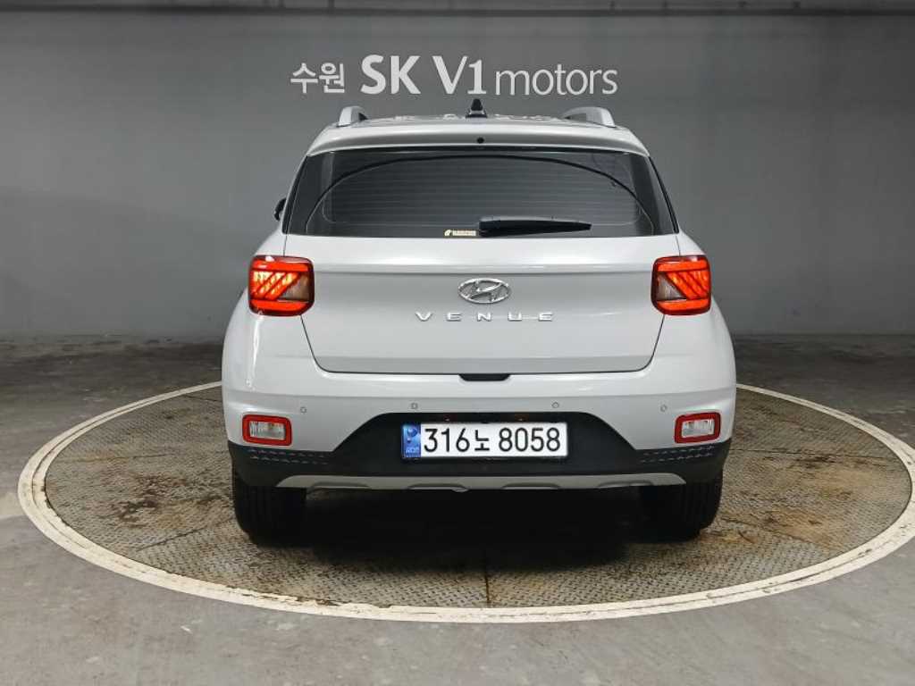 HYUNDAI Venue - Vista 5