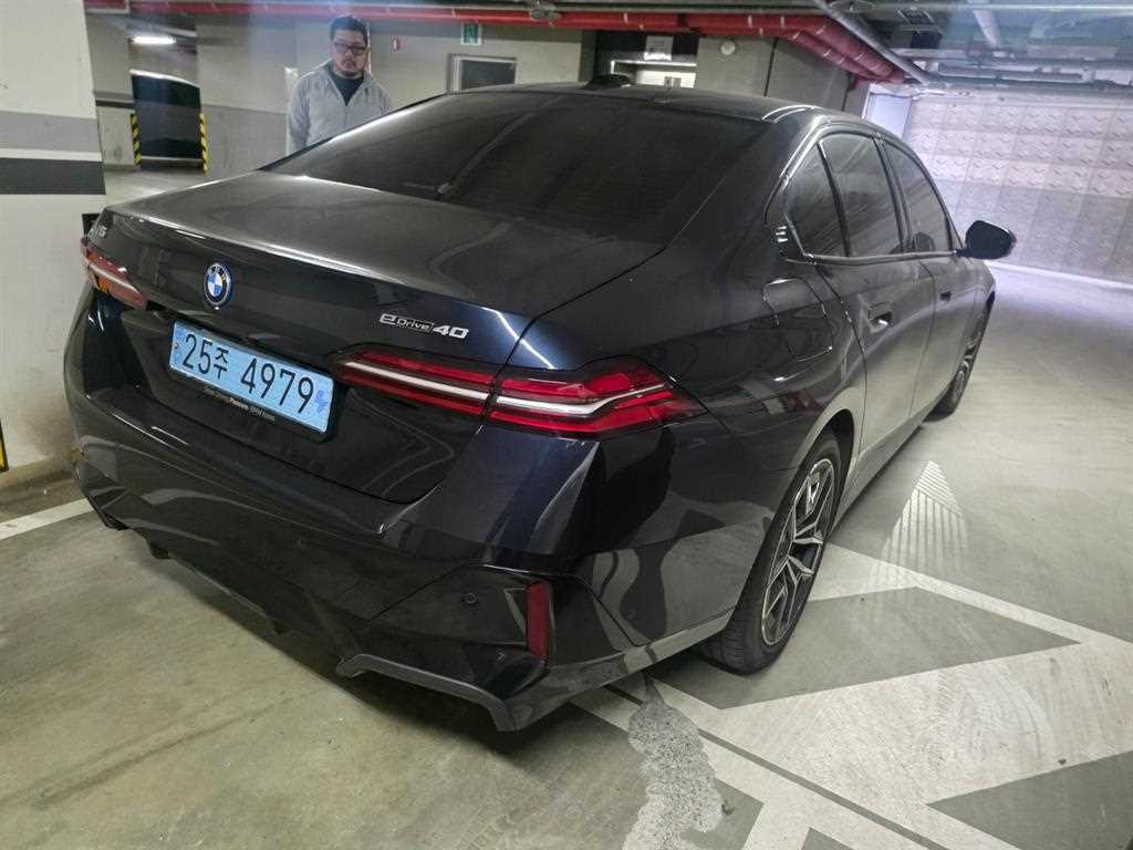 BMW i5 - Vista 5
