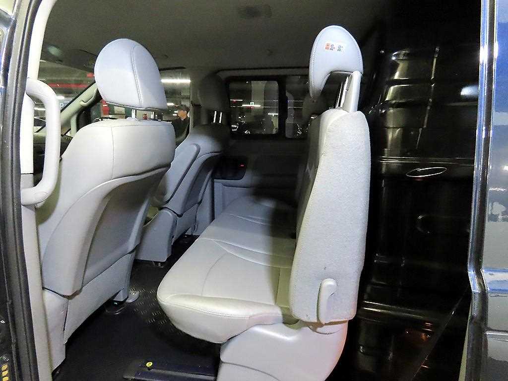 HYUNDAI Starex - Vista 8