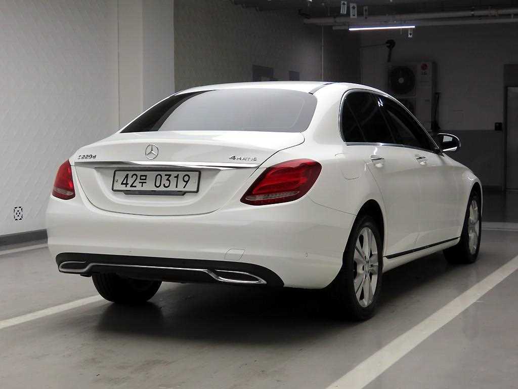 Mercedes Benz C Class - Vista 4
