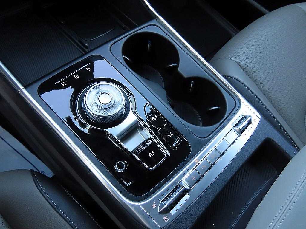 KIA Carnival - Vista 11