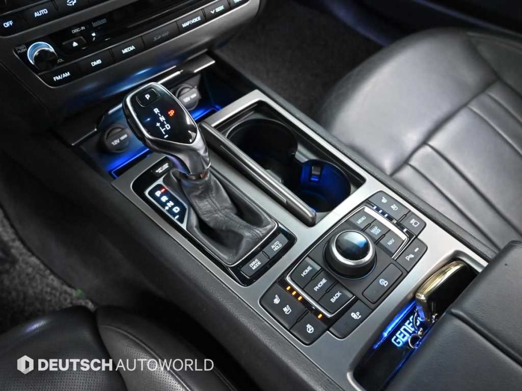 HYUNDAI Genesis - Vista 9