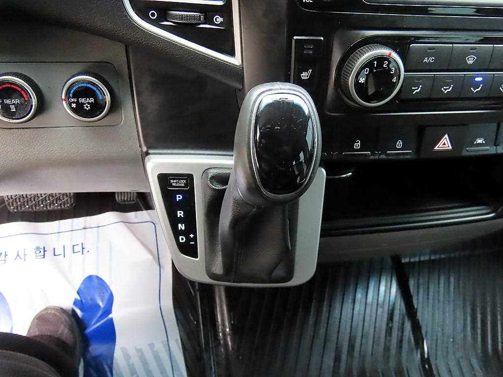 HYUNDAI Solati - Vista 11