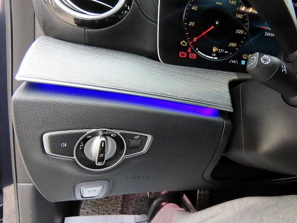 Mercedes Benz E class - Vista 12