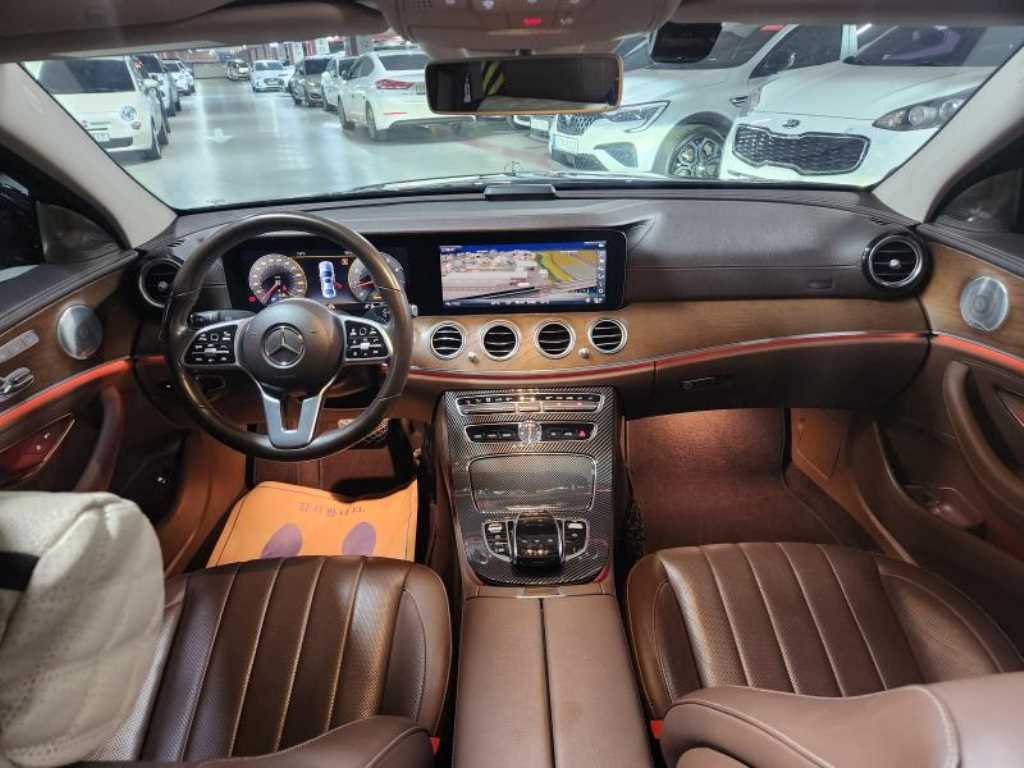 Mercedes Benz E class - Vista 7