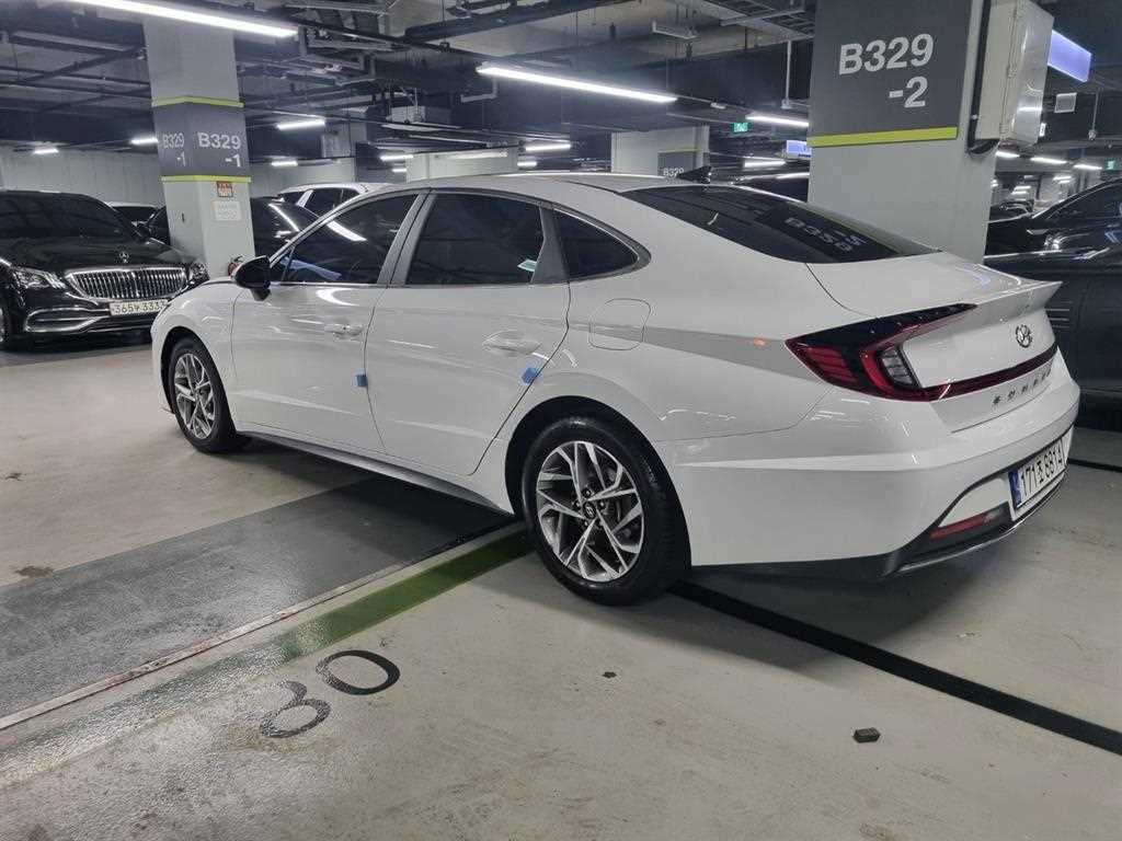 HYUNDAI Sonata - Vista 3