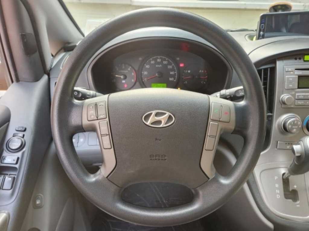 HYUNDAI Starex - Vista 6