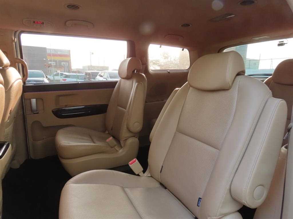 KIA Carnival - Vista 6