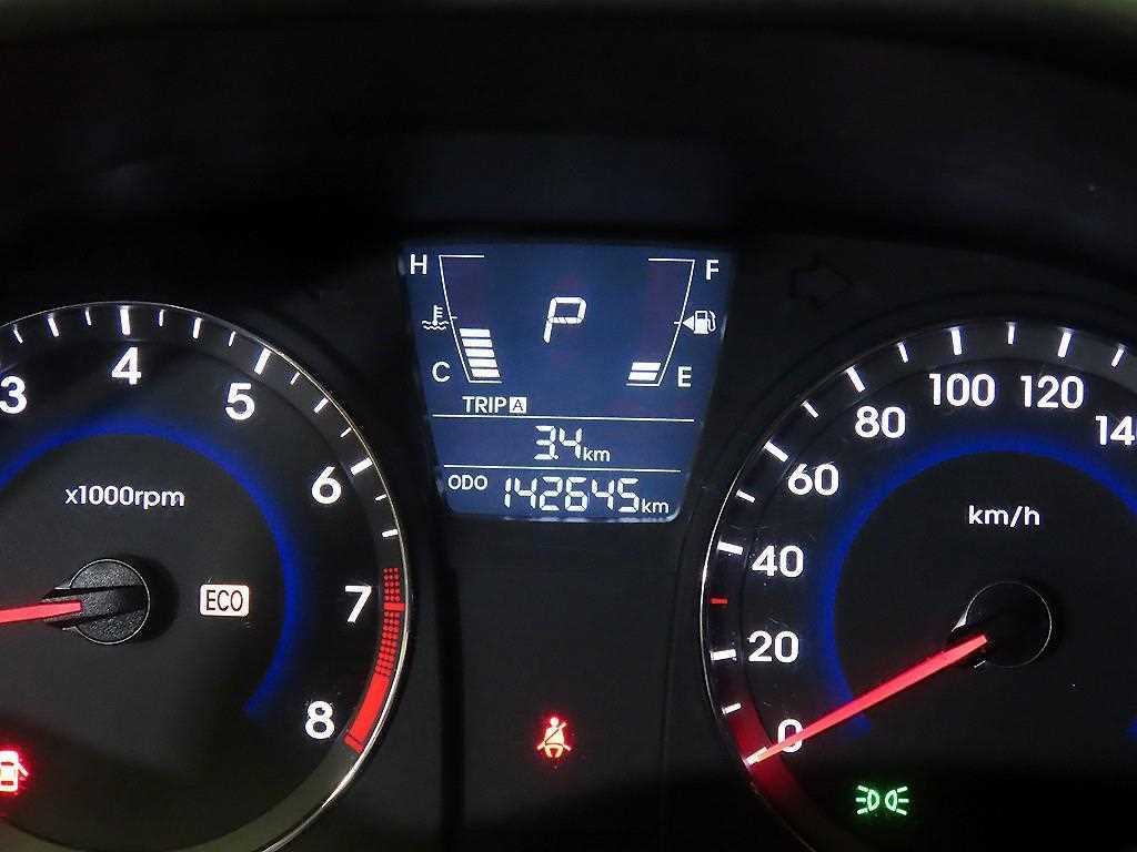 HYUNDAI Accent - Vista 9