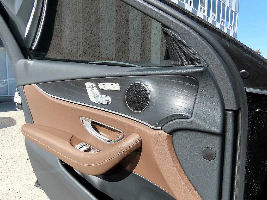 Mercedes Benz E class - Vista 11