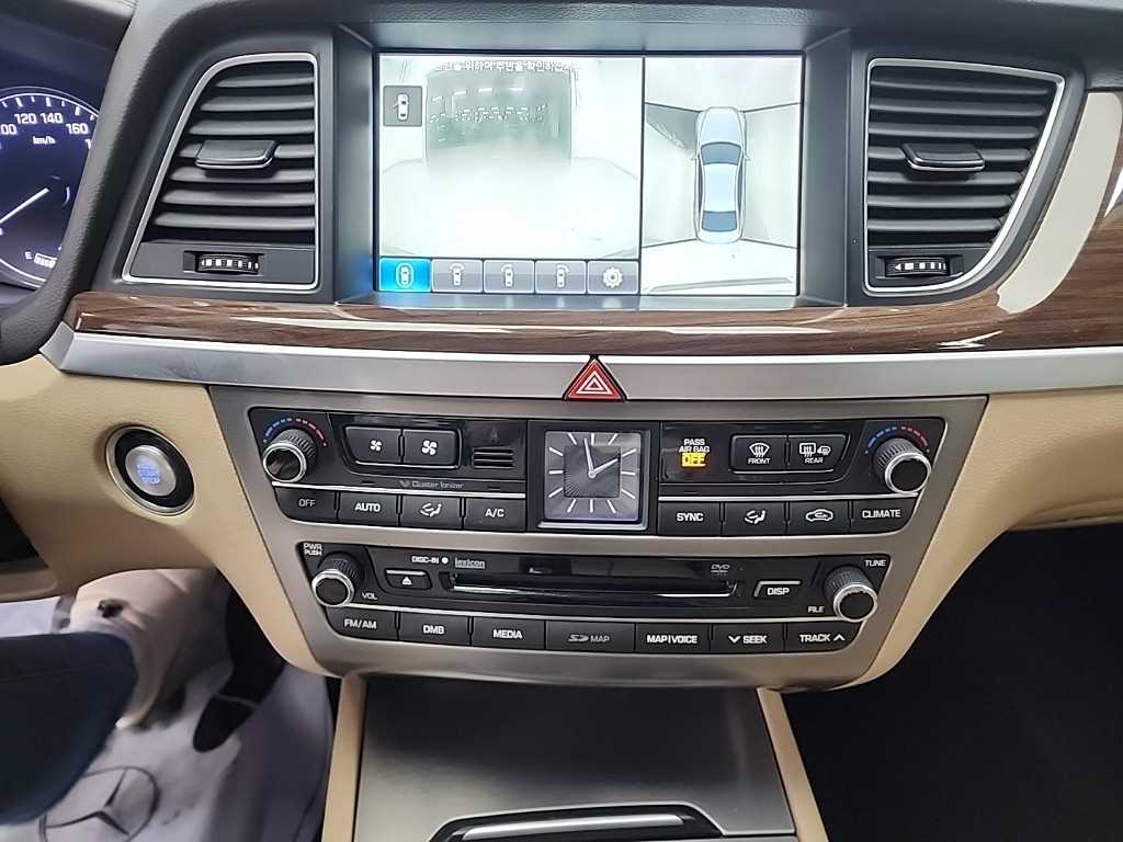 HYUNDAI Genesis - Vista 10