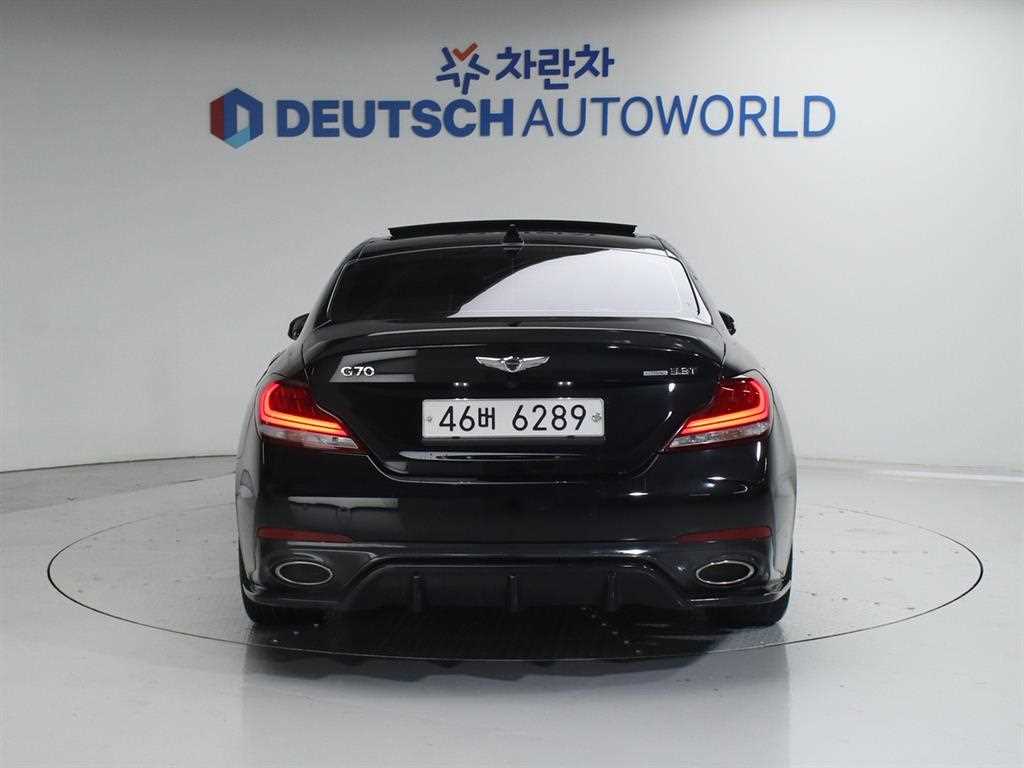 Genesis G70 - Vista 4