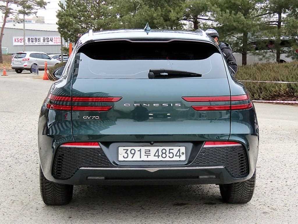 Genesis GV70 - Vista 4