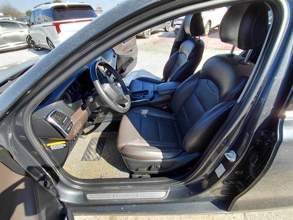 HYUNDAI Grandeur - Vista 11