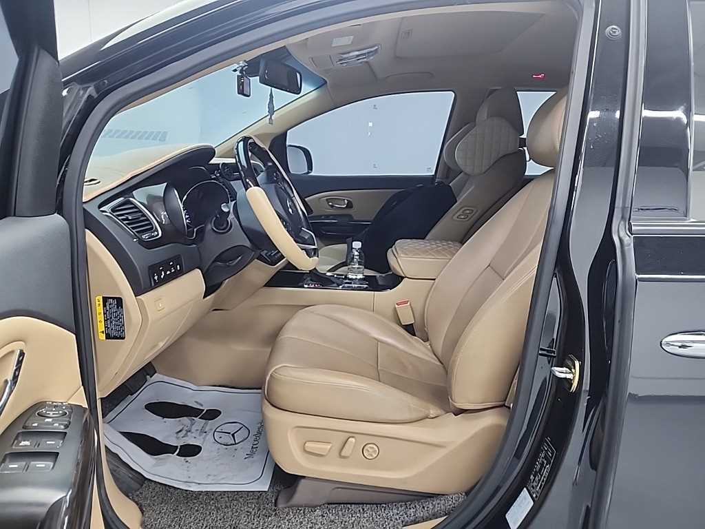 KIA Carnival - Vista 11