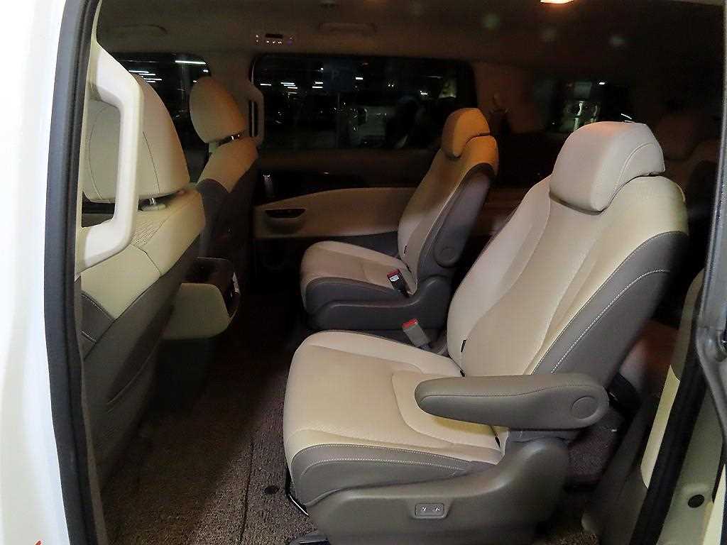 KIA Carnival - Vista 7