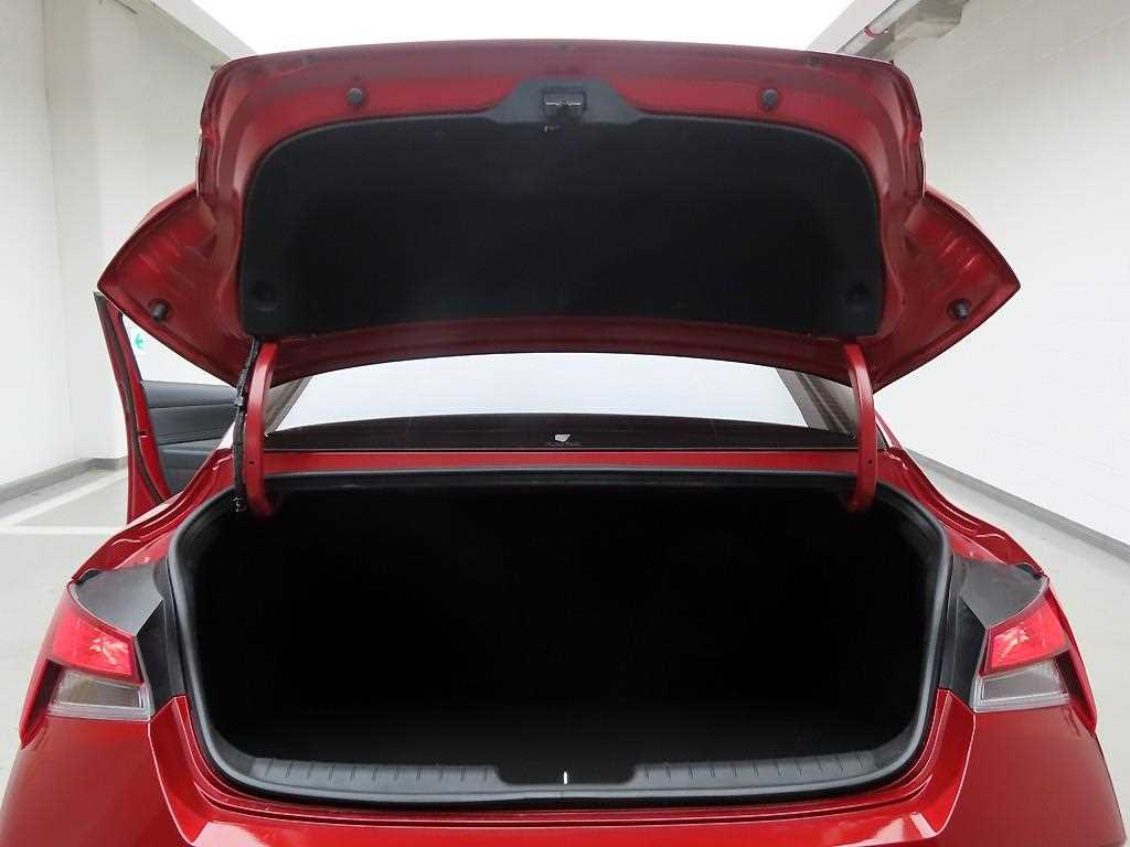 HYUNDAI Avante - Vista 5