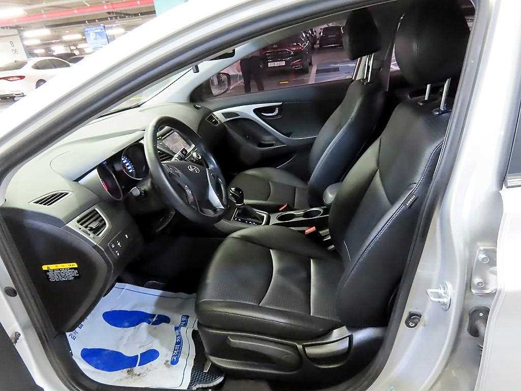 HYUNDAI Avante - Vista 6