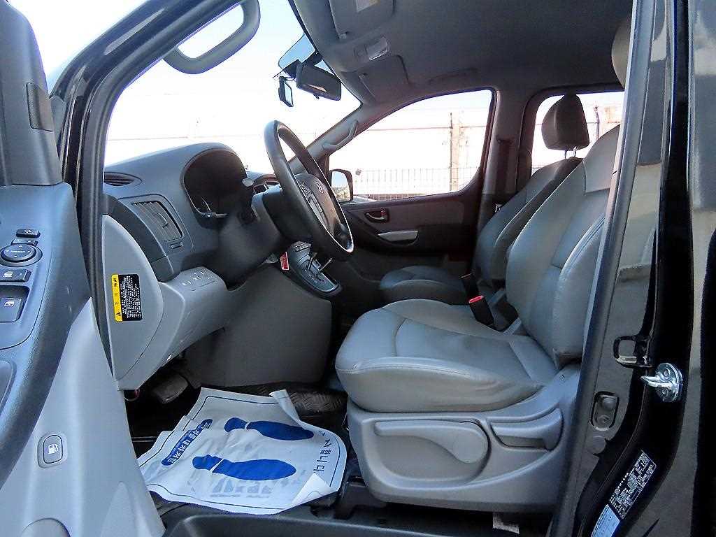 HYUNDAI Starex - Vista 5