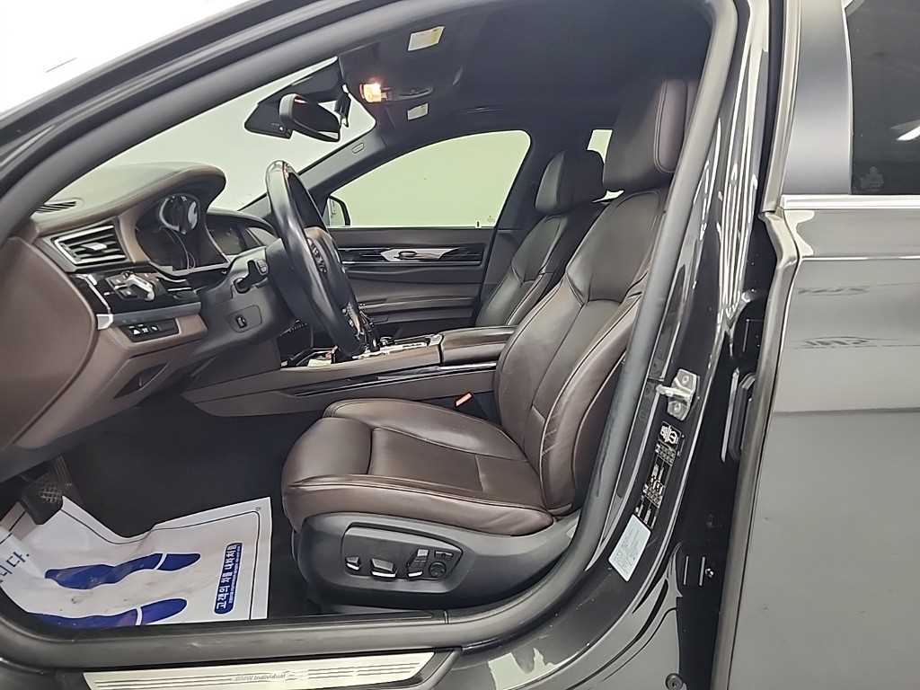 BMW 7 Series - Vista 11