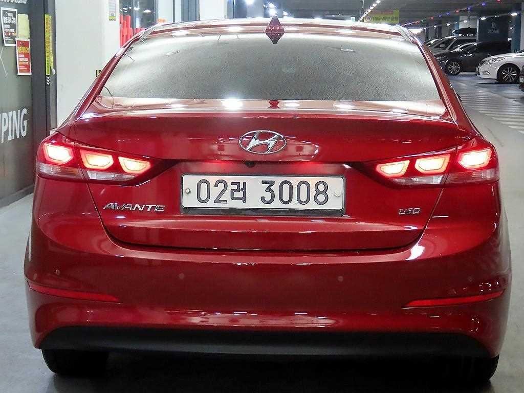 HYUNDAI Avante - Vista 5