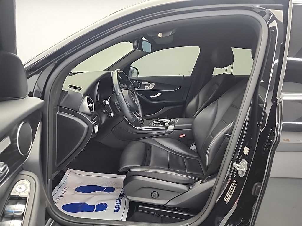 Mercedes Benz GLC Class - Vista 11