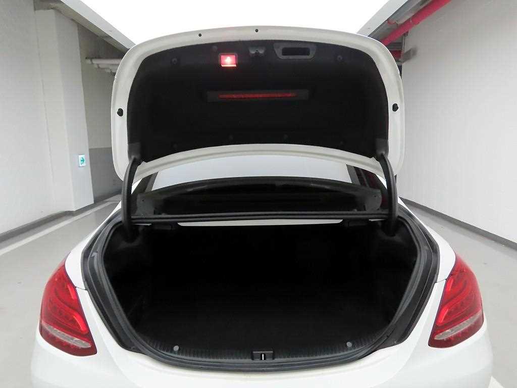 Mercedes Benz C Class - Vista 5