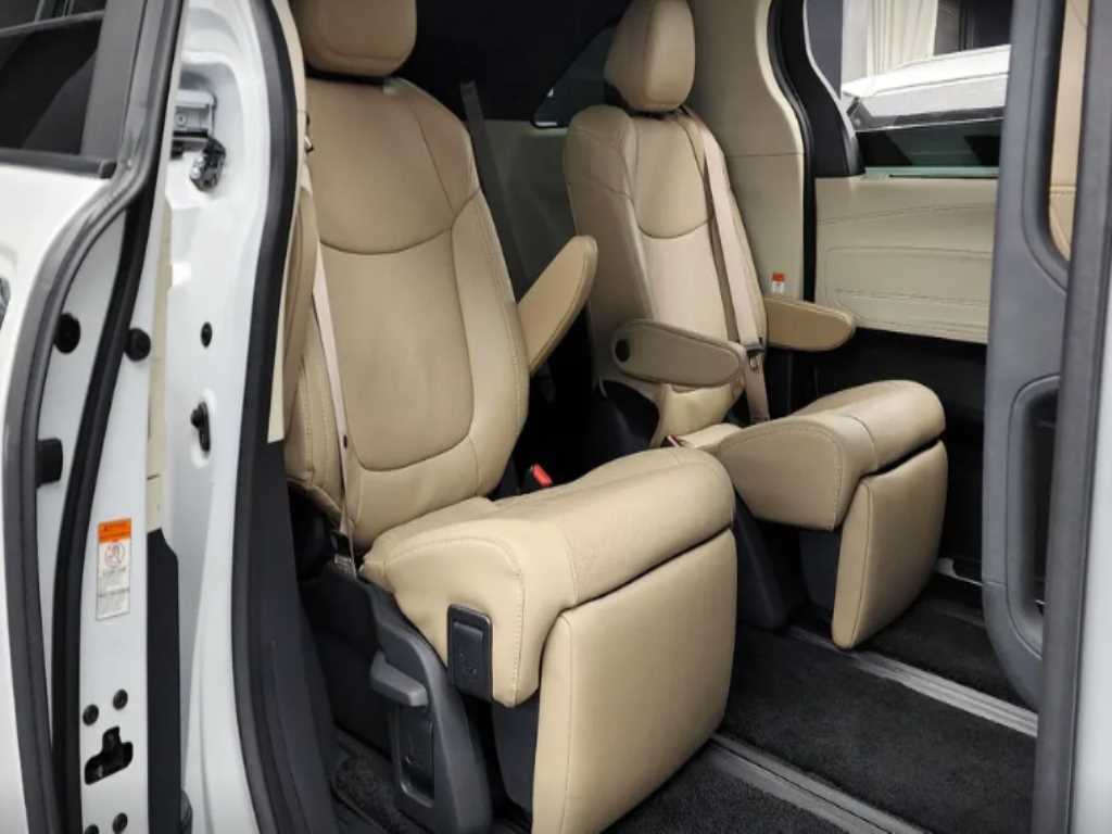 Toyota Siena - Vista 9