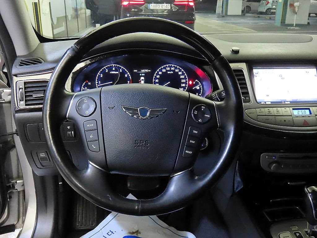 HYUNDAI Genesis - Vista 8