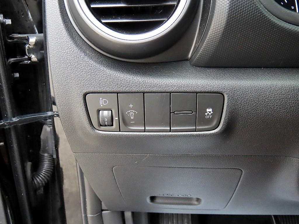 HYUNDAI Kona - Vista 12