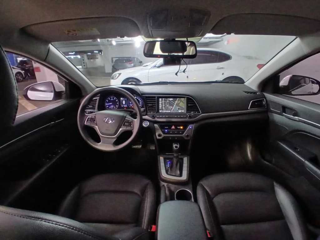 HYUNDAI Avante - Vista 6