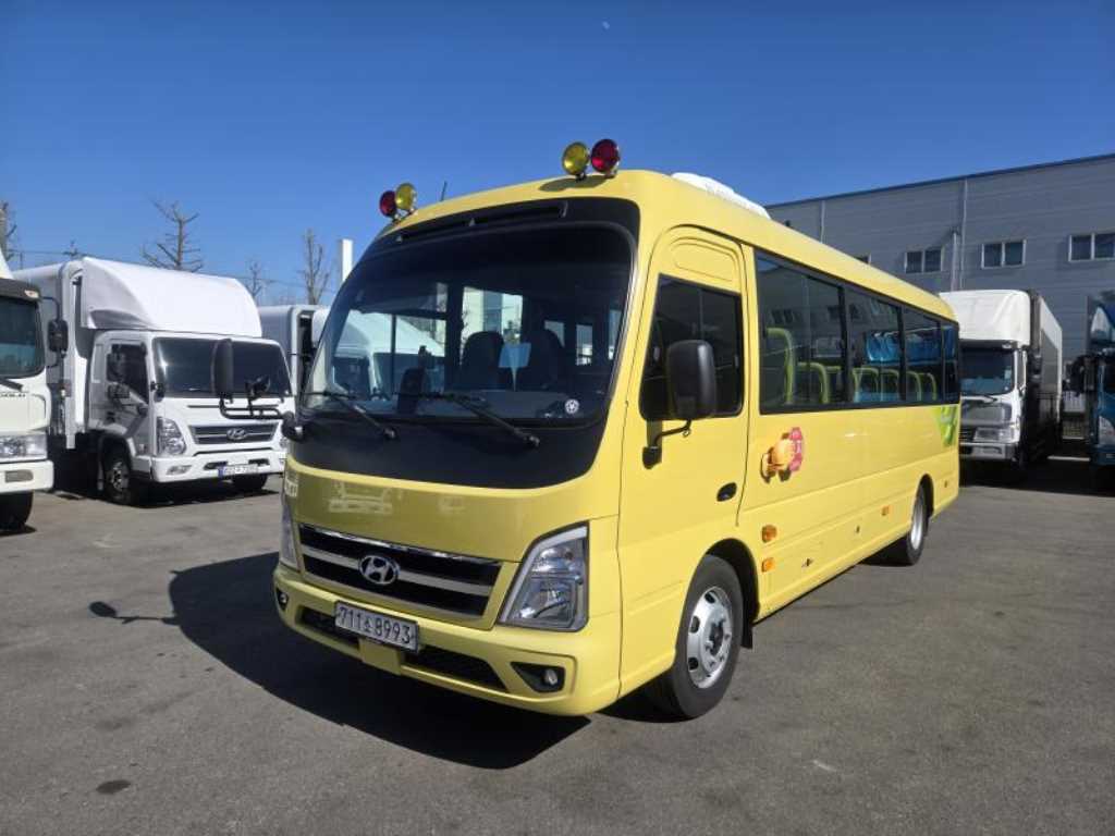 medium and large bus Hyundai bus - Vista 2