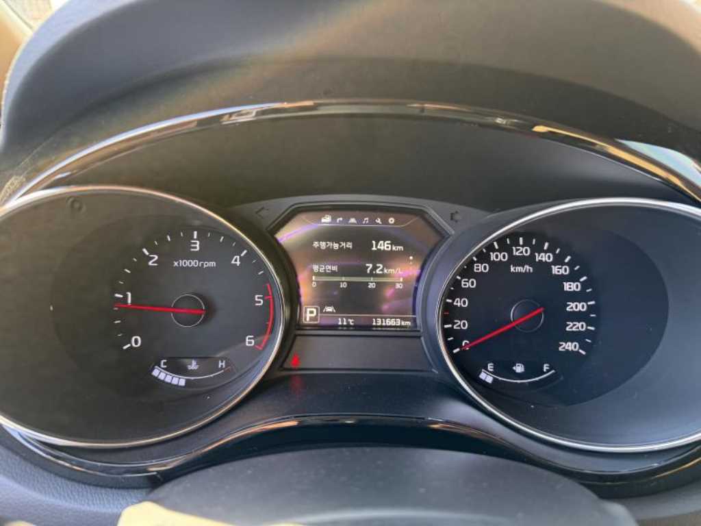 KIA Carnival - Vista 12