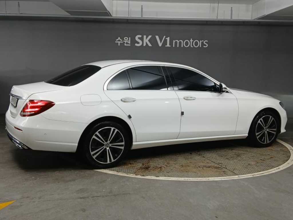 Mercedes Benz E class - Vista 4
