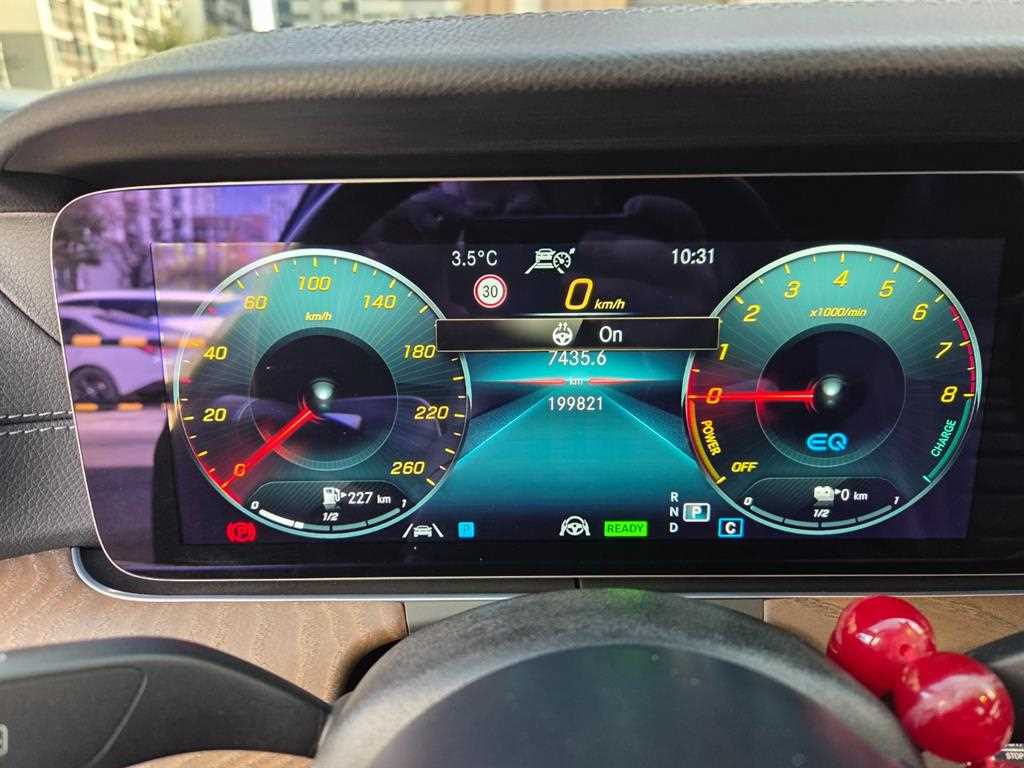 Mercedes Benz E class - Vista 4