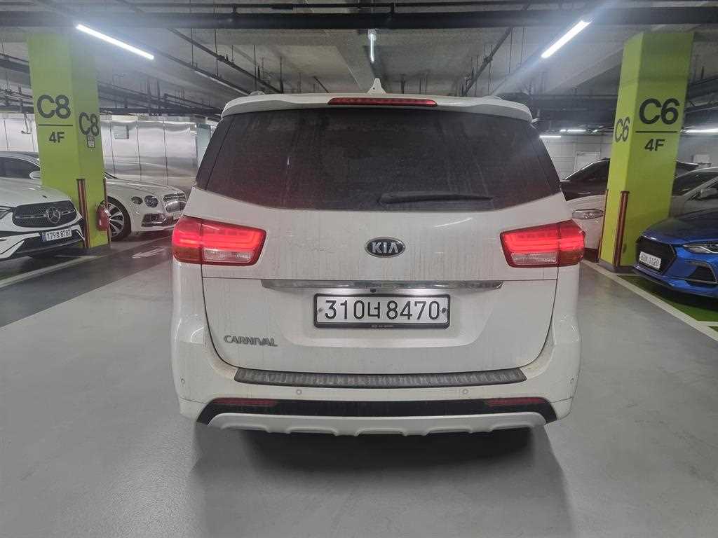 KIA Carnival - Vista 4