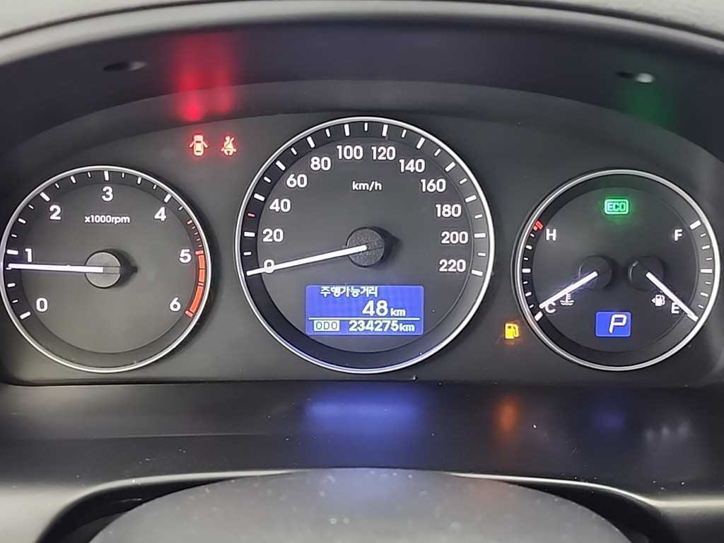 HYUNDAI Starex - Vista 5