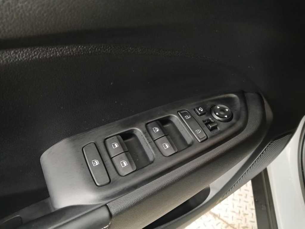 HYUNDAI Venue - Vista 10