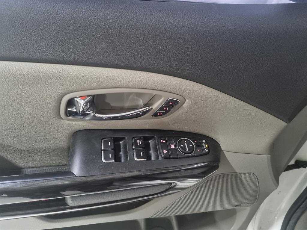 KIA Carnival - Vista 10