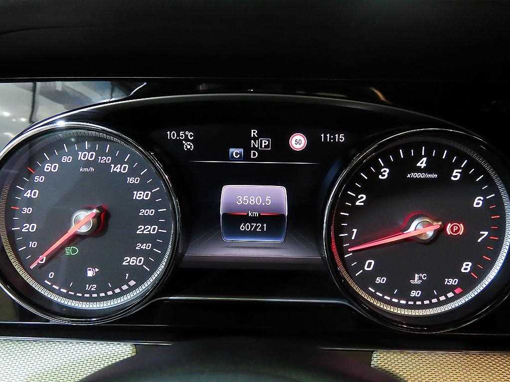 Mercedes Benz E class - Vista 9