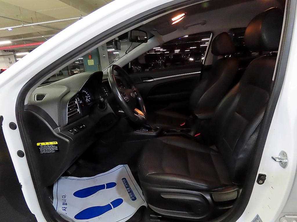 HYUNDAI Avante - Vista 6