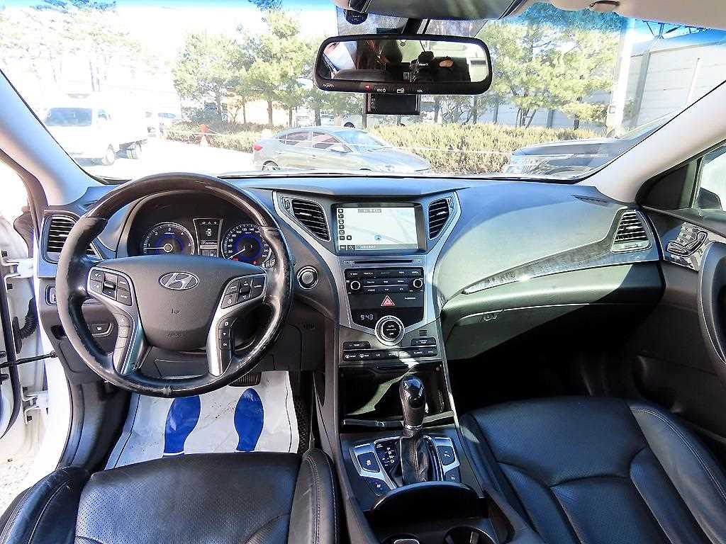 HYUNDAI Grandeur - Vista 7