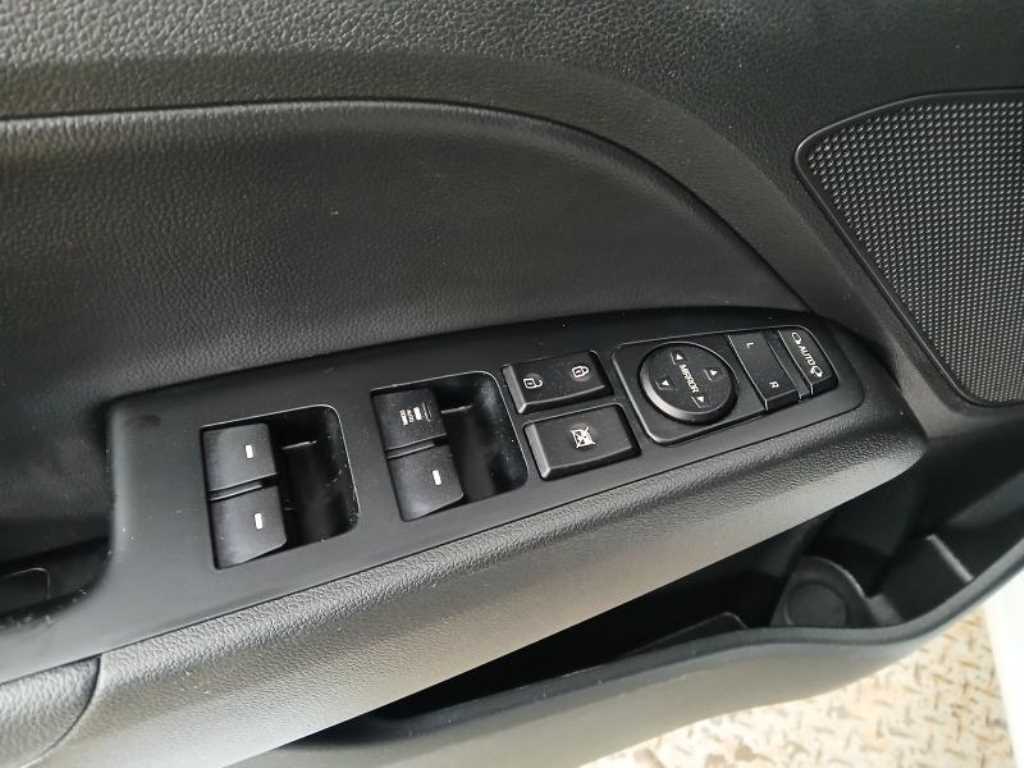 HYUNDAI Avante - Vista 11