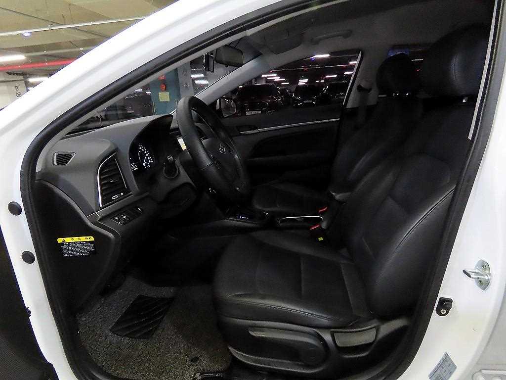 HYUNDAI Avante - Vista 6