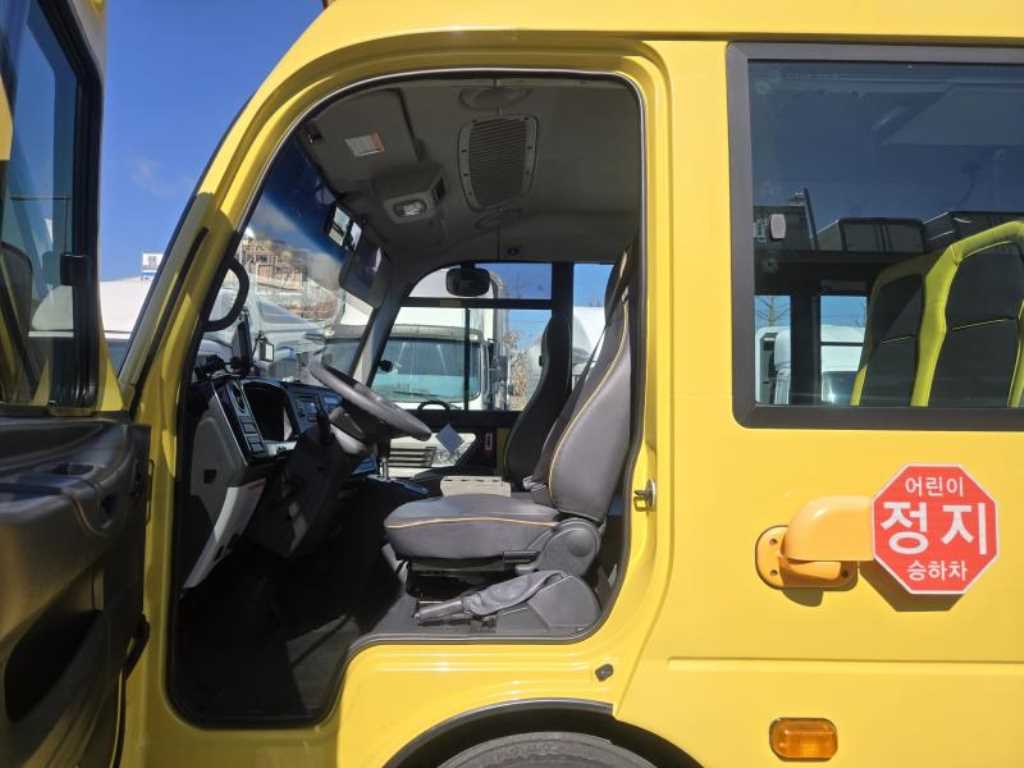 medium and large bus Hyundai bus 2022 Amarillo - Importación desde Corea - HF Imports Iquique - Foto 13