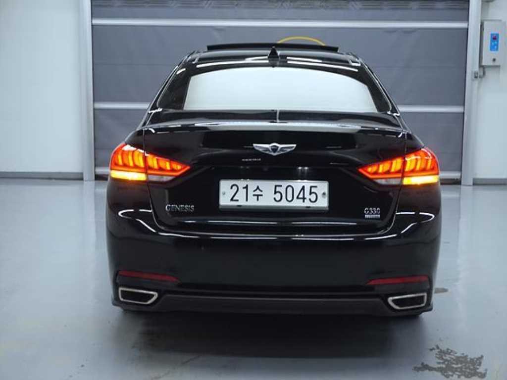 HYUNDAI Genesis - Vista 7