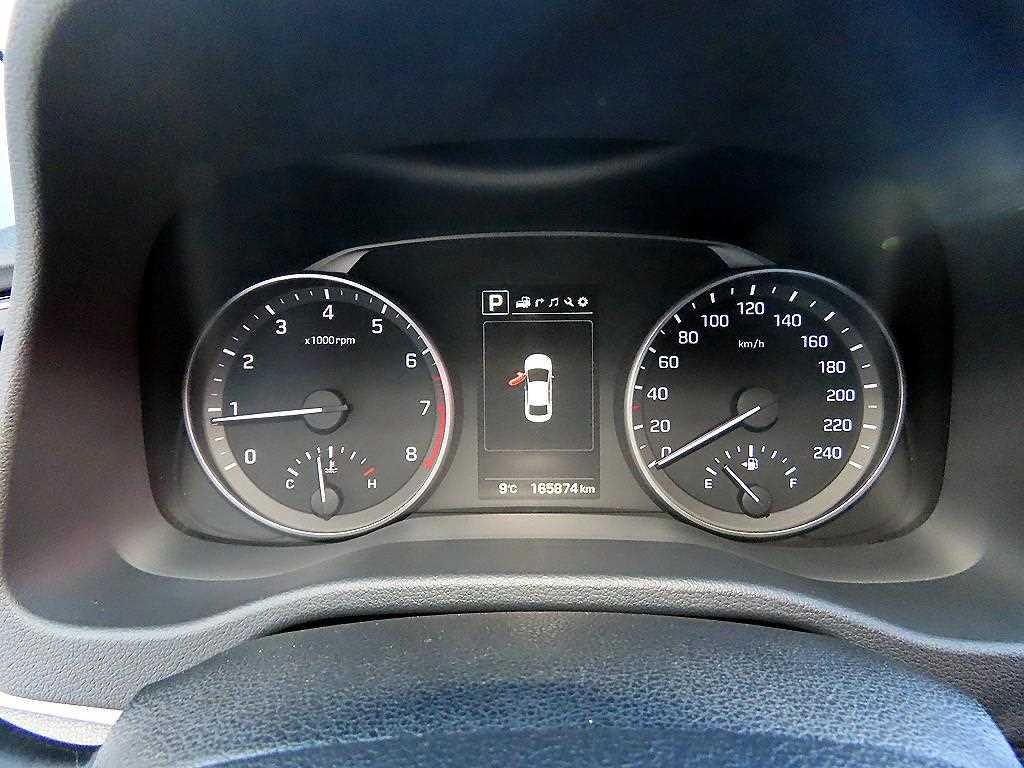 HYUNDAI Avante - Vista 9